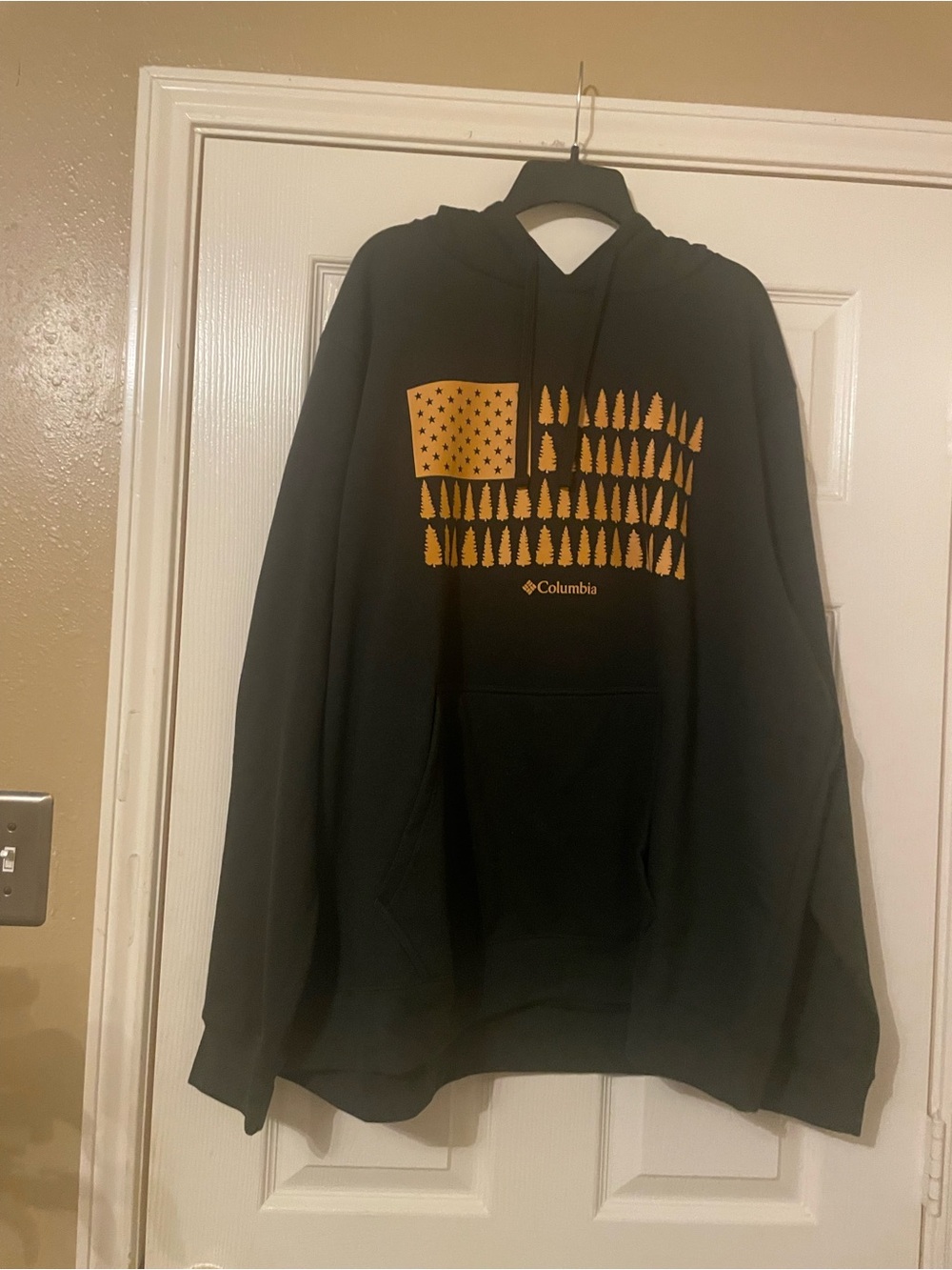 Columbia Men’s Hoodie with Gold Graphic Size: XXL